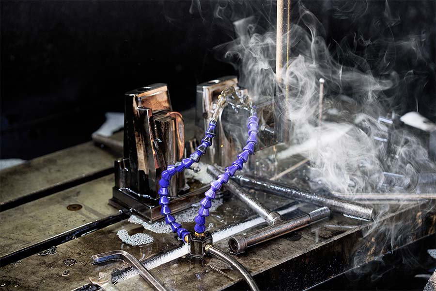 معدات المنتج